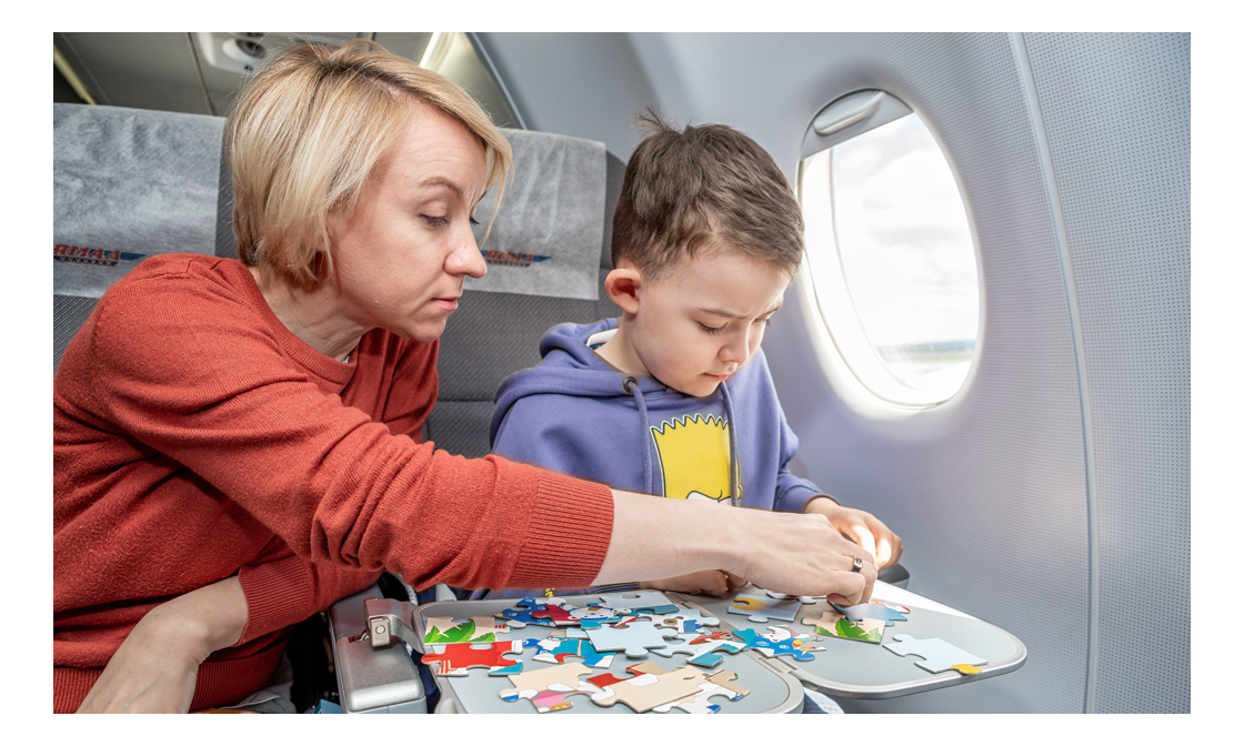 Ямальским детям в самолетах начали выдавать игровые наборы